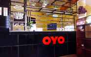 Lobby 6 Super OYO 90516 Hotel Night Queen salak Tinggi