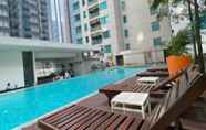 Kolam Renang 3 Summer Suites KLCC by LUNA