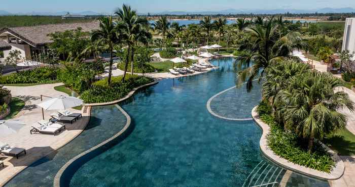 Swimming Pool New World Hoiana Hotel