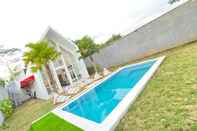 สระว่ายน้ำ Karabineri Private Pool Villa Jogja