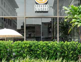 Bên ngoài 2 Seekers Finders Rama IV Hotel, SureStay Collection by Best Western 