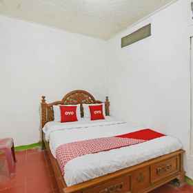 Bedroom 1 Hotel O Arimbi, Cilacap Hotels