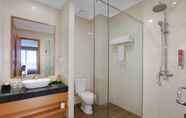 ห้องน้ำภายในห้อง 7 favehotel Nagoya - Batam