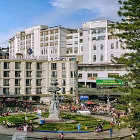 Exterior / Building 1 Sandals Flora Hotel, โรงแรม & ที่พัก Đặc sản Đà Lạt Dung Lễ