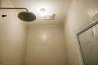 In-room Bathroom EXPRESS O 91277 Atiq Homestay Syariah