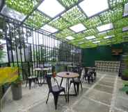 Bar, Kafe, dan Lounge 2 Sembilan House Syariah