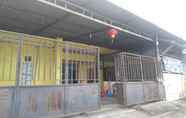 Exterior 5 EXPRESS O 91281 Guest House Indah Jaya
