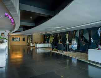 Lobby 2 ARTOTEL TS Suites Surabaya