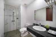 In-room Bathroom Platinum Beach Hotel Da Nang