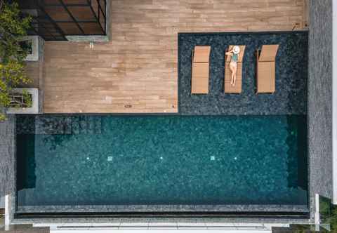 Swimming Pool The Coach Hotel Sukhumvit / Asok BTS Bangkok by Compass Hospitality