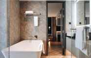 In-room Bathroom 3 The Quartier Hotel Phrom Phong - Thonglor Bangkok by Compass Hospitality