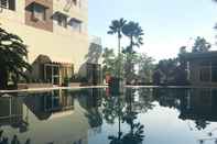 Swimming Pool Quiet Private Studio Room Apartment at Pinewood Jatinangor By Travelio