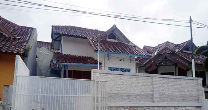 Bên ngoài Villa Mungil Puncak