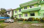 Luar Bangunan 2 SPOT ON 91325 Pondok Hijau Guest House Syariah