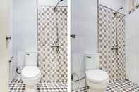 Toilet Kamar OYO 91324 Aliya Homestay Syariah