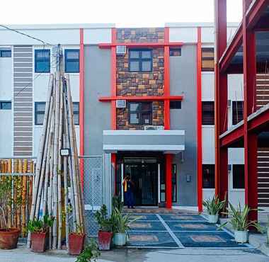 Exterior 2 RedDoorz Plus @ d'Builders Poblacion - BGC