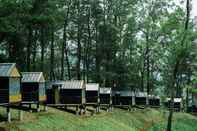 ภายนอกอาคาร Bobocabin Coban Rondo ,Malang