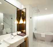 In-room Bathroom 7 HOMM Sukhumvit34 Bangkok a brand of BANYAN TREE GROUP