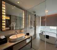 In-room Bathroom 3 Ra Suites Simatupang