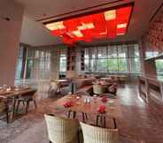 Restaurant 6 Ra Suites Simatupang