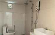 Toilet Kamar 5 Lipe Garden Beach Resort