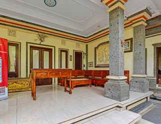 Lobby 2 OYO 91326 Two Mades Guest House