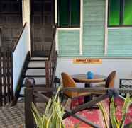 Bên ngoài 4 OYO Home 90564 Homestay Rumah Warisan