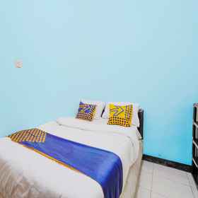 Bedroom 1 SPOT ON 91392 Pondok Basari, Toko & Kost'an Rizky Hotels