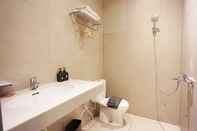 Toilet Kamar Heroes Hotel