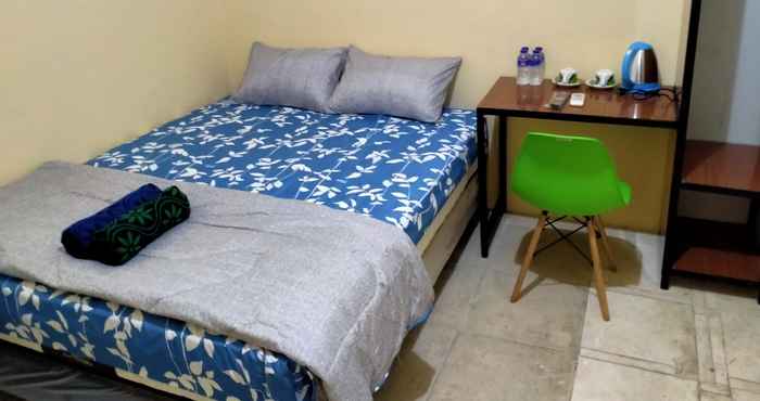 Bedroom SPOT ON 91402 Home'59 Tegal Danas