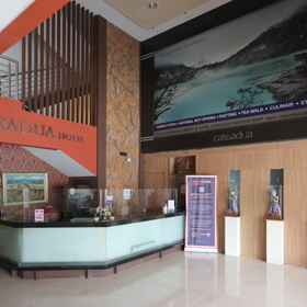 Lobby1Cassadua Hotel & Residence,POLTEKPOS图书馆飯店