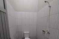 Toilet Kamar Bintang Homestay Watukarung