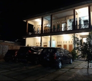 Bangunan 4 Bintang Homestay Watukarung