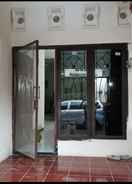 EXTERIOR_BUILDING Budget Room in Purwokerto(Kamar khusus wanita)