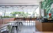 บาร์ คาเฟ่ และเลานจ์ 6 Hotel Premier Makassar