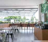 Bar, Cafe and Lounge 6 Hotel Premier Makassar