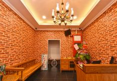 Lobby 6 Super OYO 90572 J Hotel Masjid India