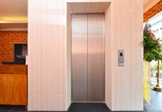 Lobby 4 Super OYO 90572 J Hotel Masjid India