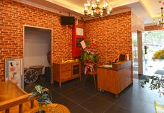 Lobby 7 Super OYO 90572 J Hotel Masjid India