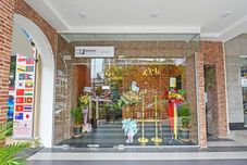 Exterior Super OYO 90572 J Hotel Masjid India