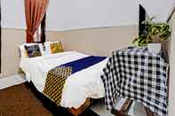 Kamar Tidur SPOT ON 91425 Mekargalih Homestay Syariah