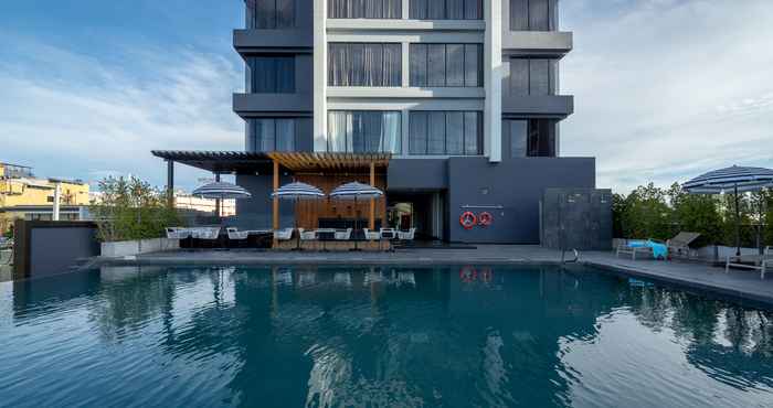 Swimming Pool Thaya Hotel Bangkok