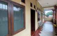 Bên ngoài 7 Kost H Hartono Homestay