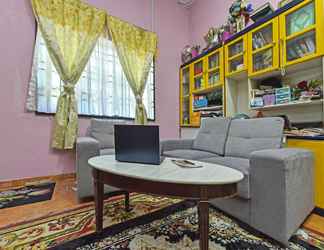 Lobby 2 OYO 90566 Homestay Tg Gemok