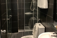 Phòng tắm bên trong Gia Huyen Hotel