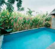 Swimming Pool 7 Nauna Villa Bali 