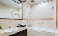 In-room Bathroom 6 Hotel Montana Malang