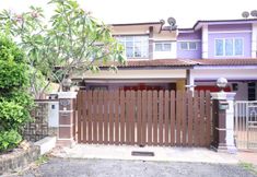 Bangunan 4 OYO Homes 90575 CK Bahau Homestay