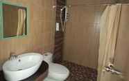 Toilet Kamar 7 Santiri Island Resort