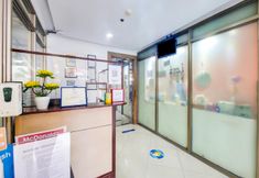 Lobby 7 OYO 893 Dian Place Suites